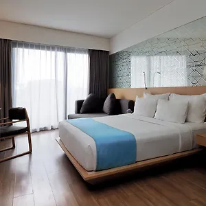 https://ize-seminyak.ubudhotelsnow.com
